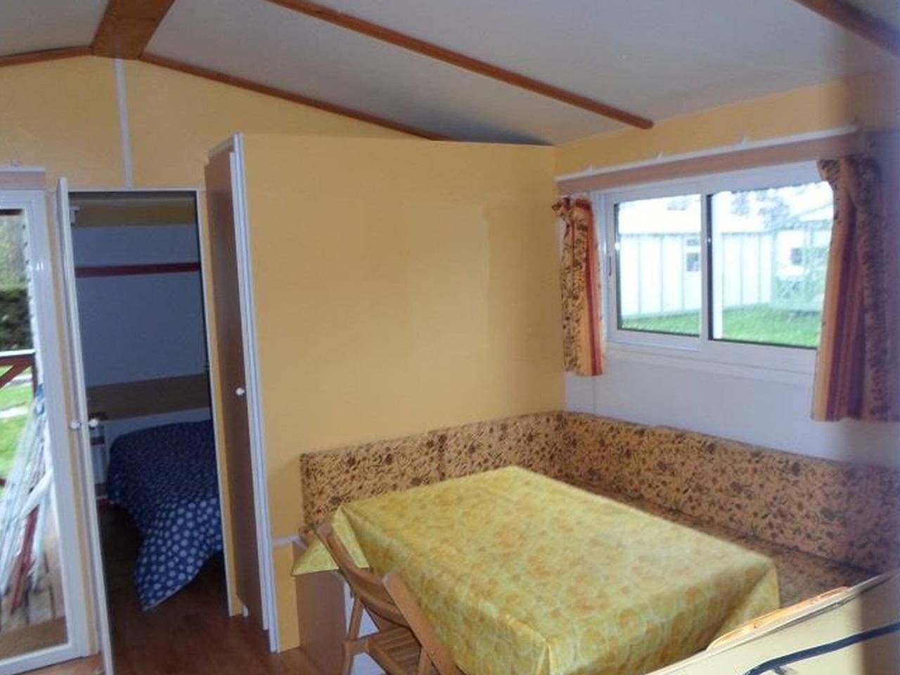 Mobile Home for 4 with Terrace - Fully Equipped Kitchen in La Chapelle-devant-Bruyères, Saint-Dié-des-Vosges