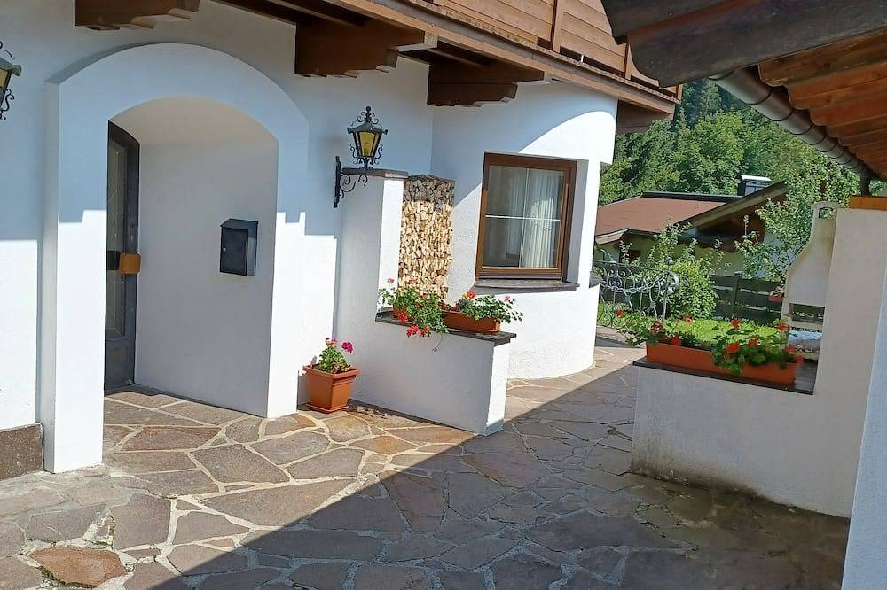 Ganze Wohnung, Gut ausgestattete Ferienwohnung mit Kamin für 8 (+2) Personen in Scheffau am Wilden Kaiser, Kaisergebirge