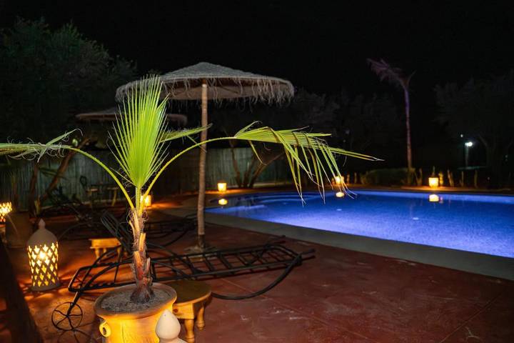 Maison d’hôte pour 2 personnes, avec piscine ainsi que terrasse et jardin dans Sidi Youssef Ben Ali