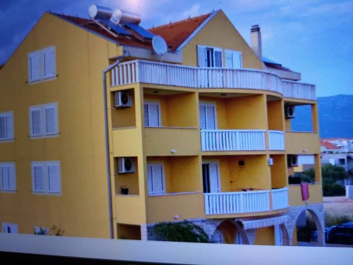 Ferienhaus für 4 Personen, mit Balkon und Garten sowie Pool, mit Haustier in Kaštela - 2