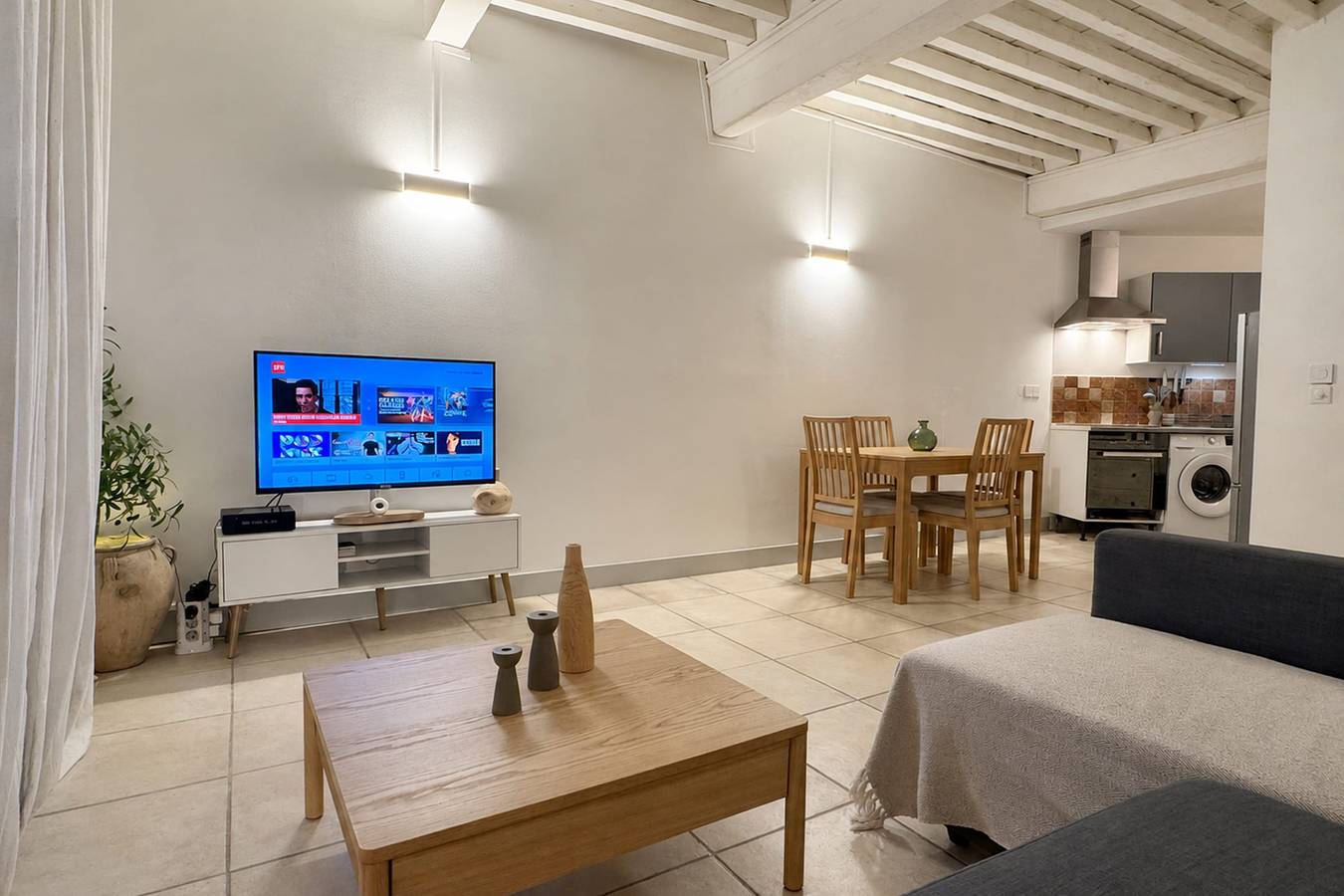 Ganze Wohnung, Ferienwohnung für 2 Personen mit Terrasse in Nîmes, Nimes und Umgebung
