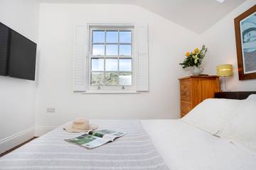 Villa for 8 Guests in Barrow-in-Furness, North West England, Picture 4