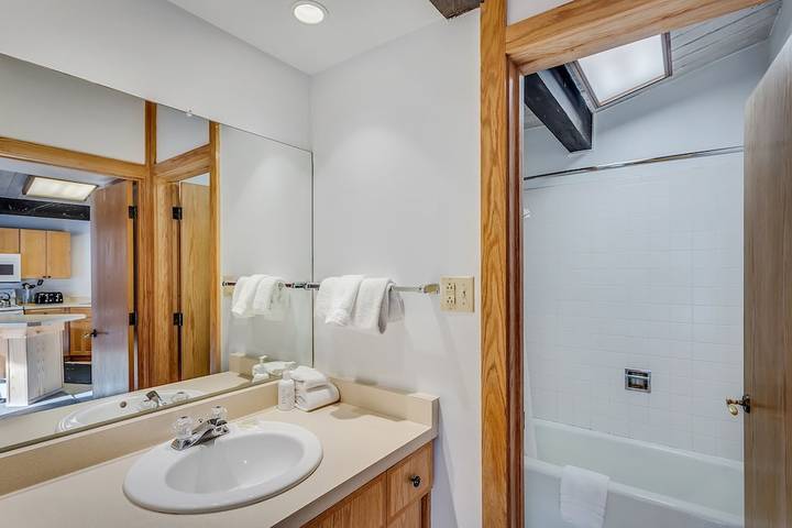 Vacation rental for 4 people, with balcony and hot tub in Snowmass Village