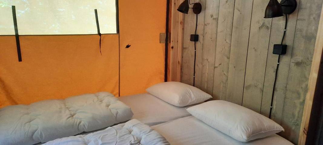 Gîte pour 6 personnes, avec vue et jardin ainsi que terrasse et piscine à Biron - 3