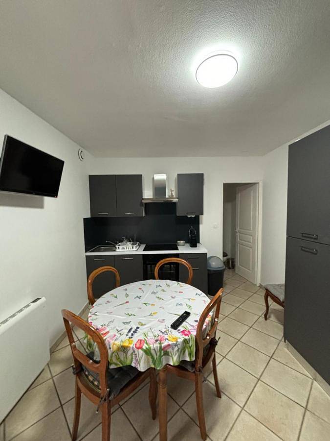 Gîte pour 4 personnes, avec terrasse à Colombier-Saugnieu - 2