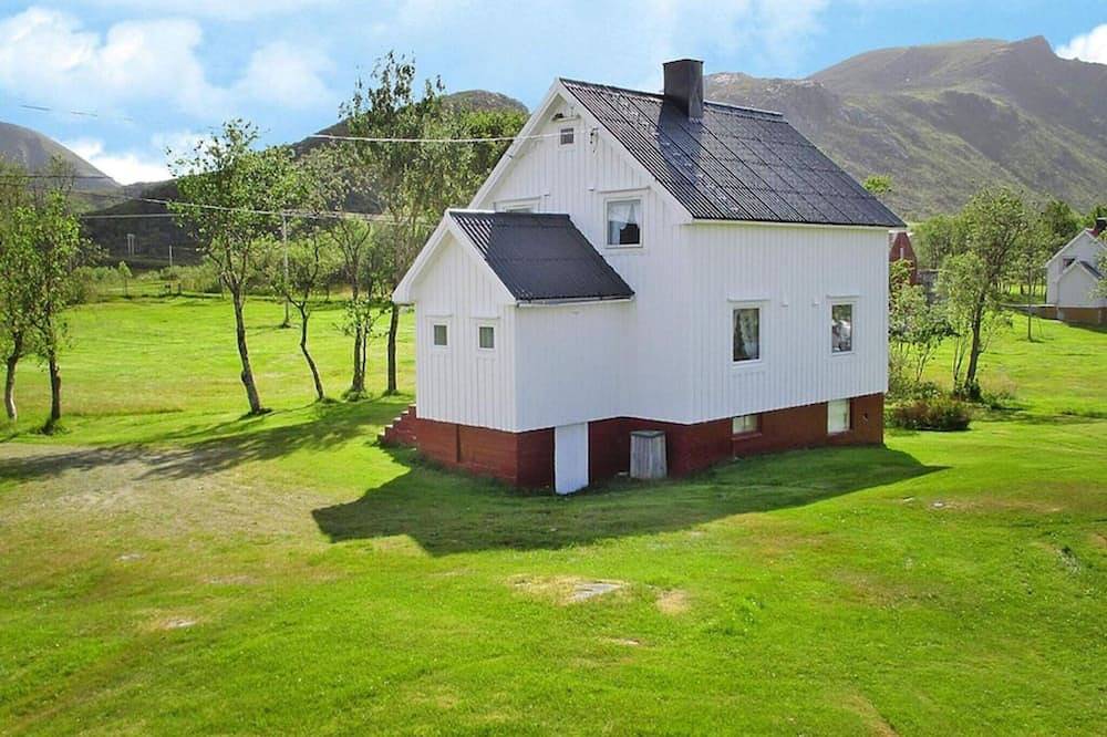 7 person holiday home in Bøstad-By Traum in Vestvågøy
