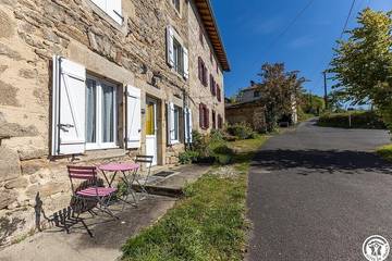 Location de vacances pour 4 personnes, avec balcon et jardin à Job