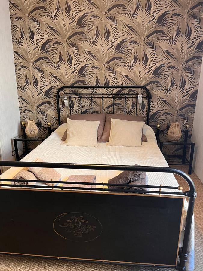 Double Room in Monpazier, Périgord Pourpre