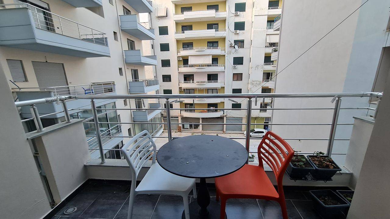 Apartamento vacacional entero, Apartamento de vacaciones para 3 personas con balcón in Vlorë (Ciudad), Vlorë
