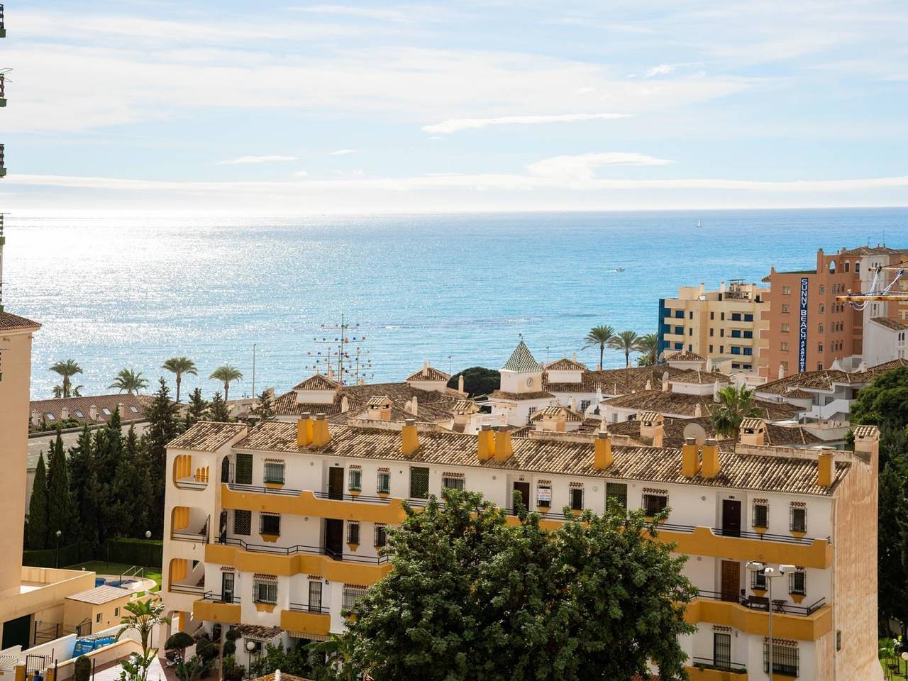 Entire holiday apartment, Sea View Apartment: AC, Pool, Balcony, WiFi in Benalmádena Costa, Benalmádena