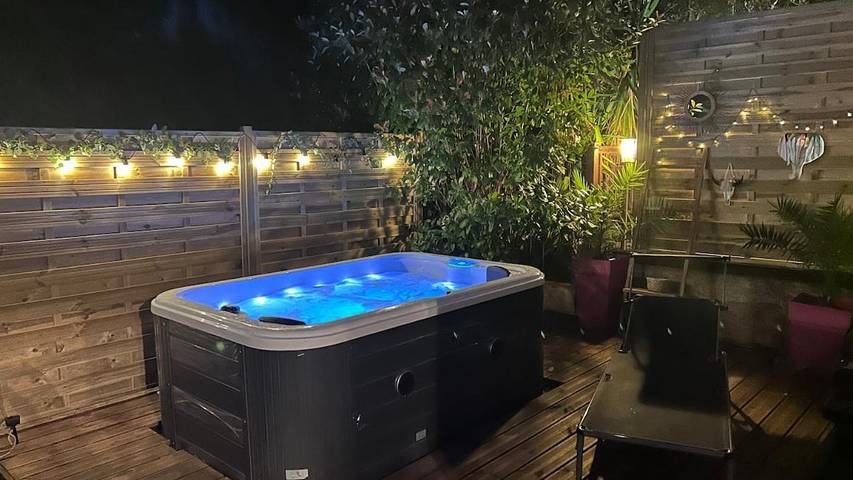 Location de vacances pour 4 personnes, avec balcon ainsi que jacuzzi et jardin à Saint-Aunès - 4