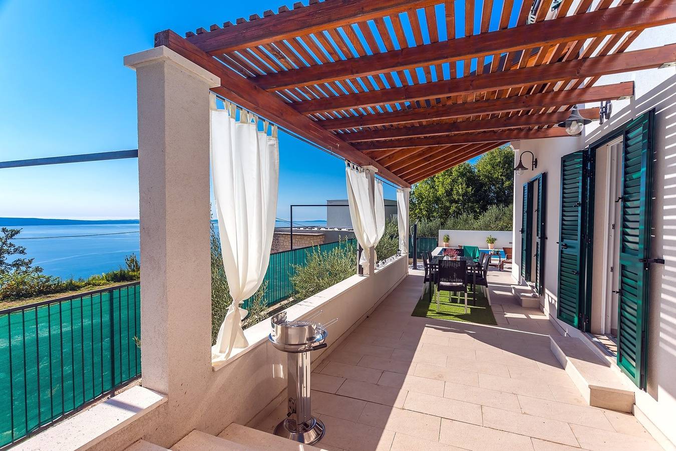 Meerblick Villa Lemaro, eine Villa mit 2 Schlafzimmern und 28 m2 privatem Pool in Krilo Jesenice in Jesenice, Split-Dalmatien