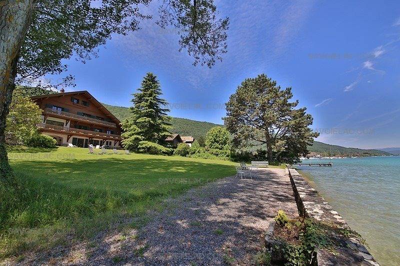 Apartamento vacacional entero, Lake Annecy - Waterfront Villa in Sévrier in Sévrier, Parque natural regional del Macizo de Bauges