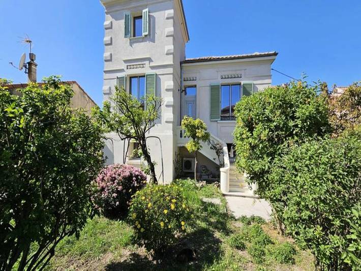 Gîte pour 7 personnes, avec terrasse, adapté aux familles dans Office De Tourisme De Saint Mandrier