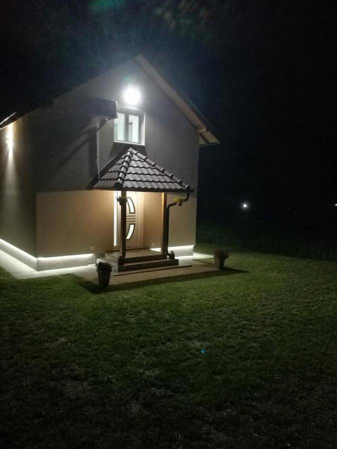 Διαμονή για διακοπές για 7 άτομα, με θέα στη λίμνη και κήπο καθώς και θέα στη Σερβία