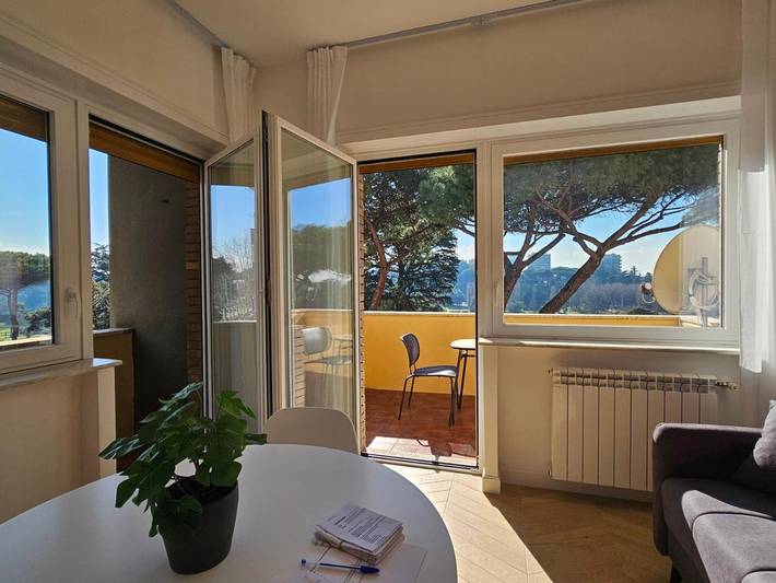 Ferienwohnung für 4 Personen, mit Balkon und Terrasse sowie Seeblick und Ausblick in Rom - 3