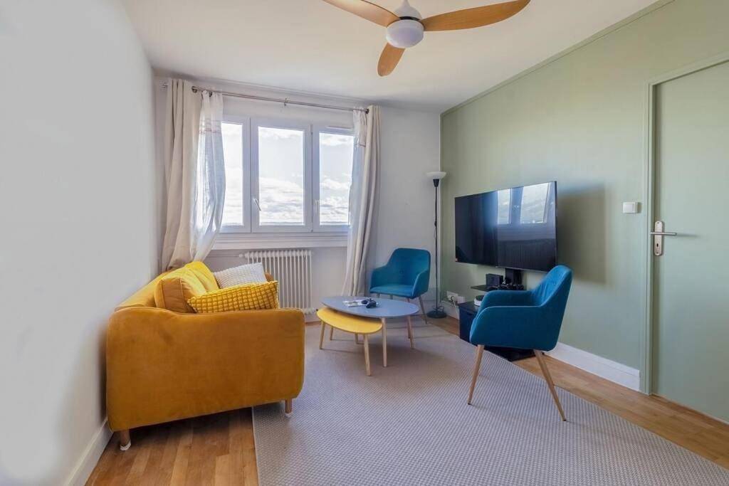 Appartement entier, Stunning Lyon View & Ac in All Rooms Renovated 2Br in Oullins, Lyon et ses environs