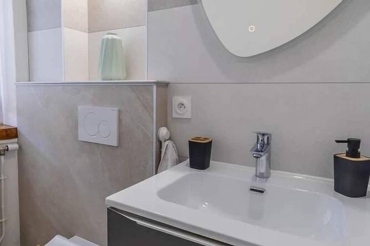 Location de vacances pour 3 personnes, avec jardin et balcon dans Curienne