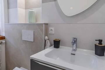 Location de vacances pour 3 personnes, avec jardin et balcon dans Curienne