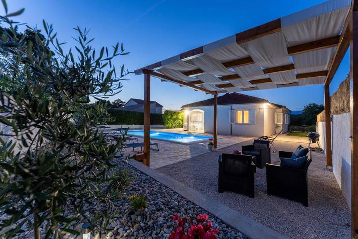 Ferienhaus für 8 Personen, mit Garten und Pool sowie Ausblick