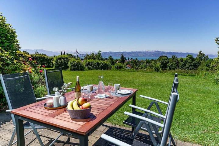 Ferienwohnung für 4 Personen, mit Seeblick und Terrasse sowie Garten in Wasserburg (Bodensee)