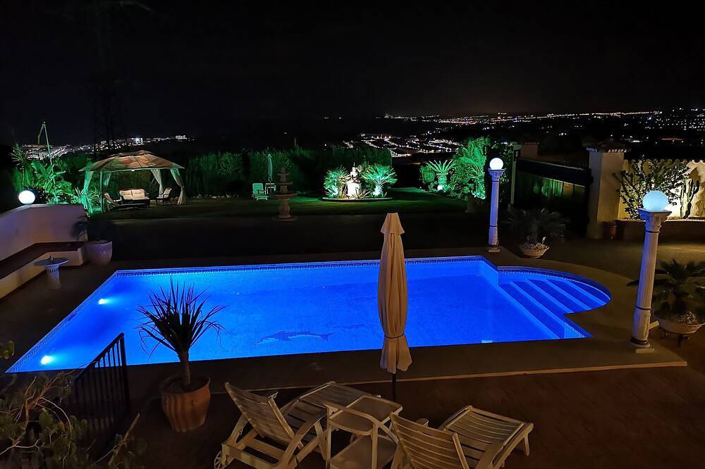 Apartamento entero, Villa Roca, Lejlighed til 2 Personer, 3km til Estepona in Estepona, Costa del Sol