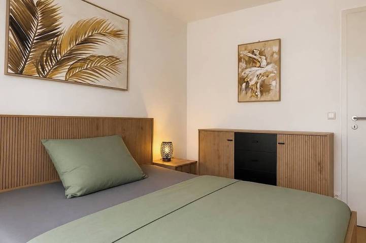Ganze Wohnung, Nahe Airport Berlin-Schönefeld/ Adlershof in Schönefeld (Brandenburg), Schönefeld