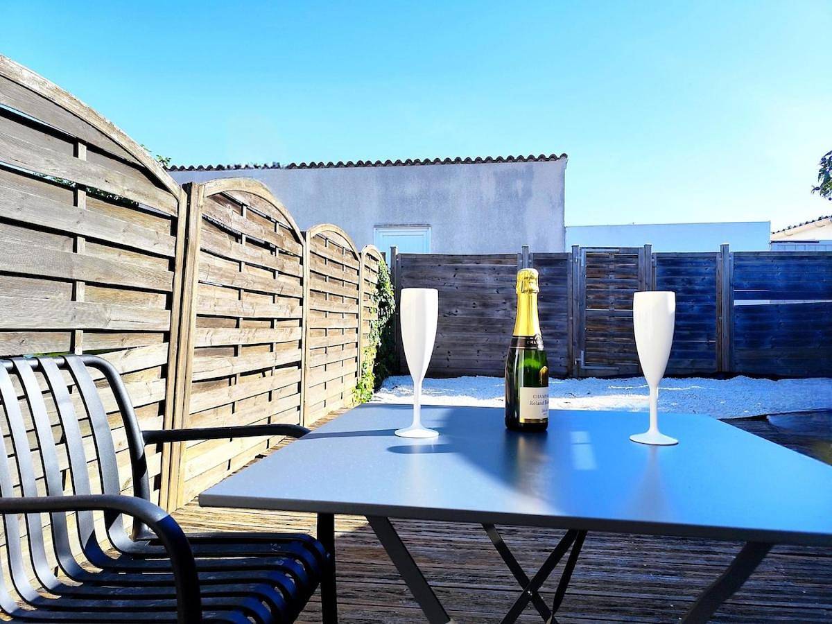 Appartement entier, Santorini, Relaxing Spa, Terrace and Parking in Poitiers, Vienne (France)