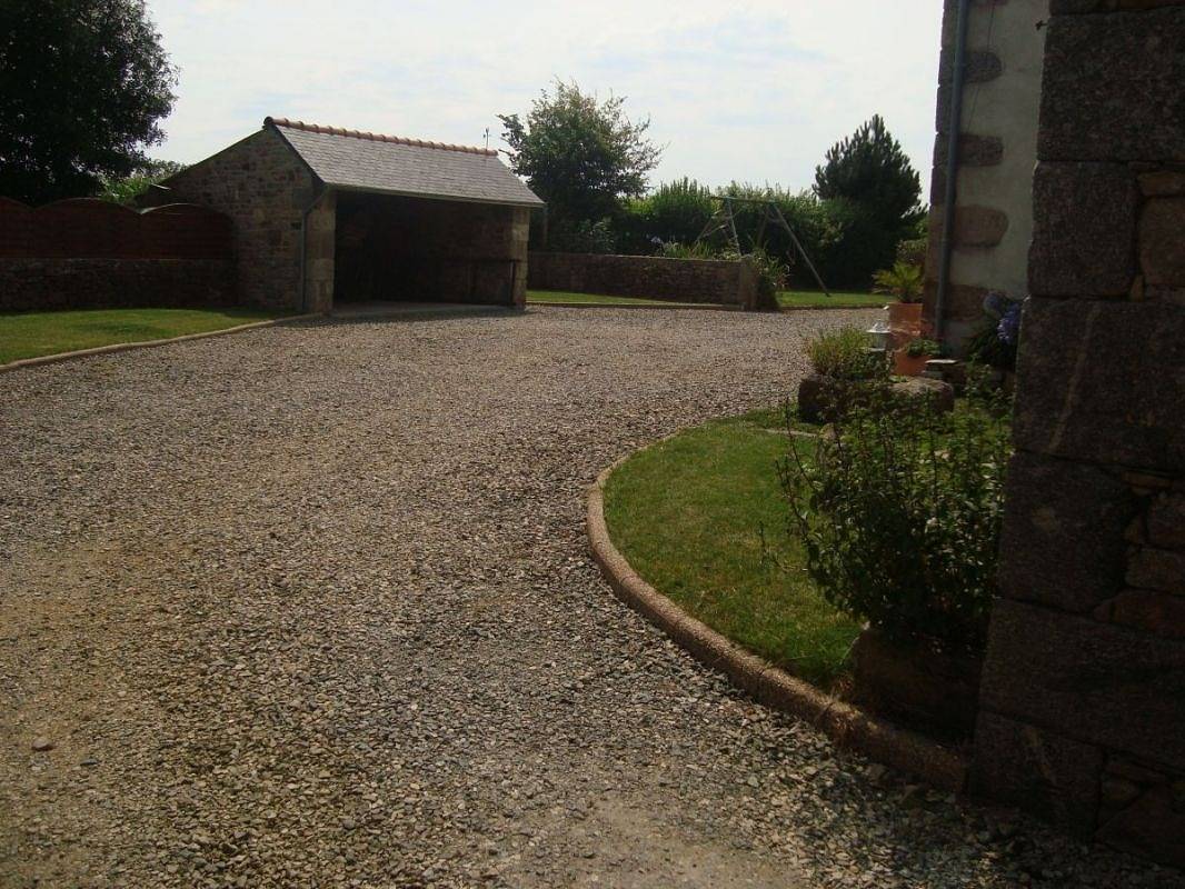 La Route Bleue in Ploumilliau, Ceinture Dorée