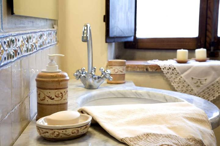 Villa Case D'Arno private pool close Florence, fenced, wifi, A\C 3/4/5 bedrooms in Poppi, Casentino