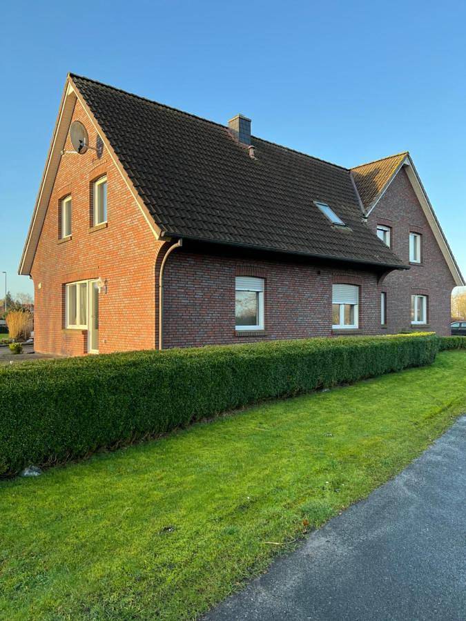 Ferienhaus für 10 Personen, mit Whirlpool und Terrasse sowie Garten in Burhafe