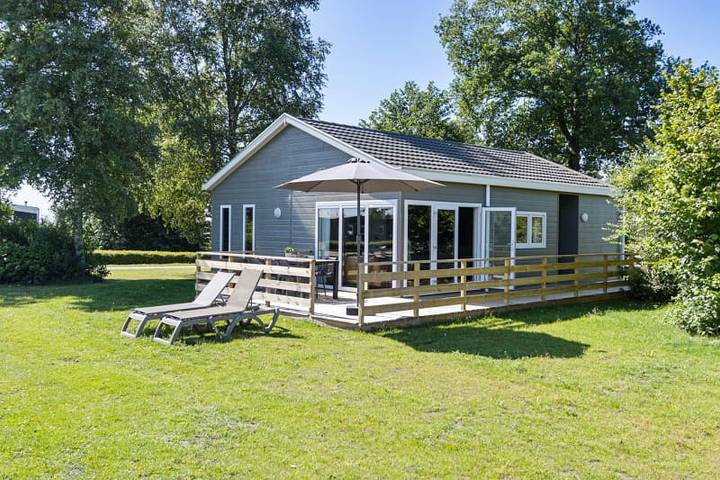 Chalet für 6 Personen, mit Terrasse und Balkon/Terrasse sowie Seeblick - 1