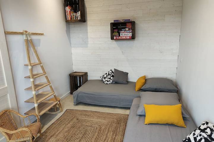 Location de vacances pour 4 personnes, avec terrasse à Saint-Étienne-de-Fontbellon - 2