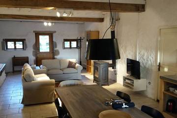 Gîte pour 4 personnes, avec jacuzzi ainsi que jardin et terrasse à Brassy