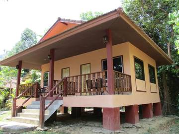 Gîte pour 2 personnes, avec sauna ainsi que vue et jardin, animaux acceptés dans Khao Sok