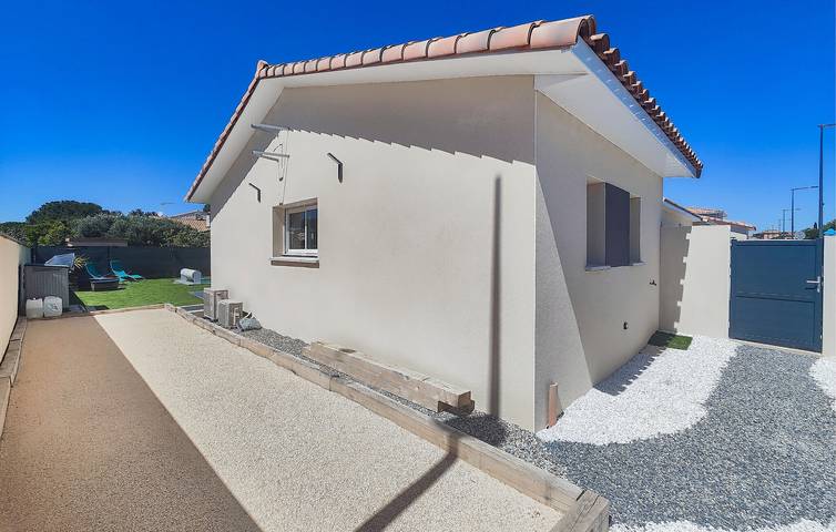 Gîte pour 6 personnes, avec piscine ainsi que jardin et terrasse à Bassan