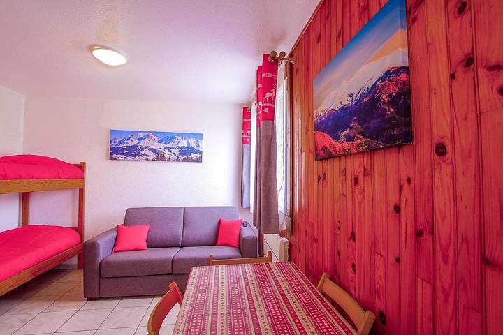 Gîte pour 4 personnes, avec vue dans La Quillane