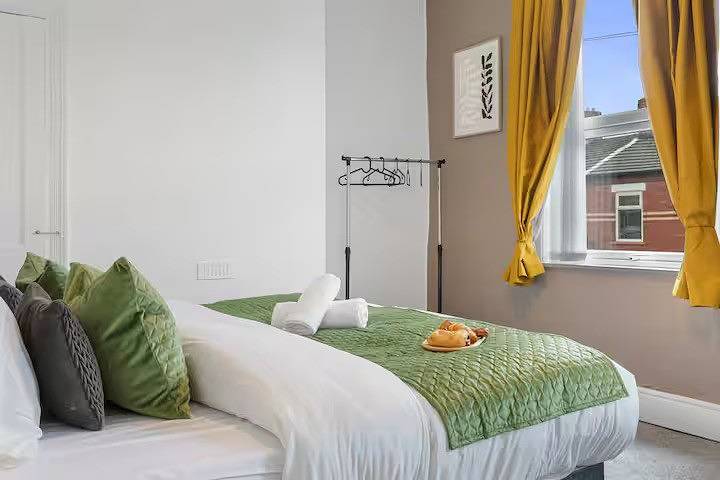 Family - Sleeps 6 - Garden - Parking in Manchester, Greater Manchester