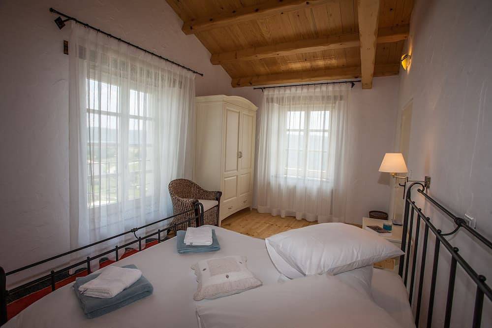 Freistehende Steinvilla mit traumhaftem Blick, privatem Pool, Wlan, Außengrill in Buzet, Zentralistrien