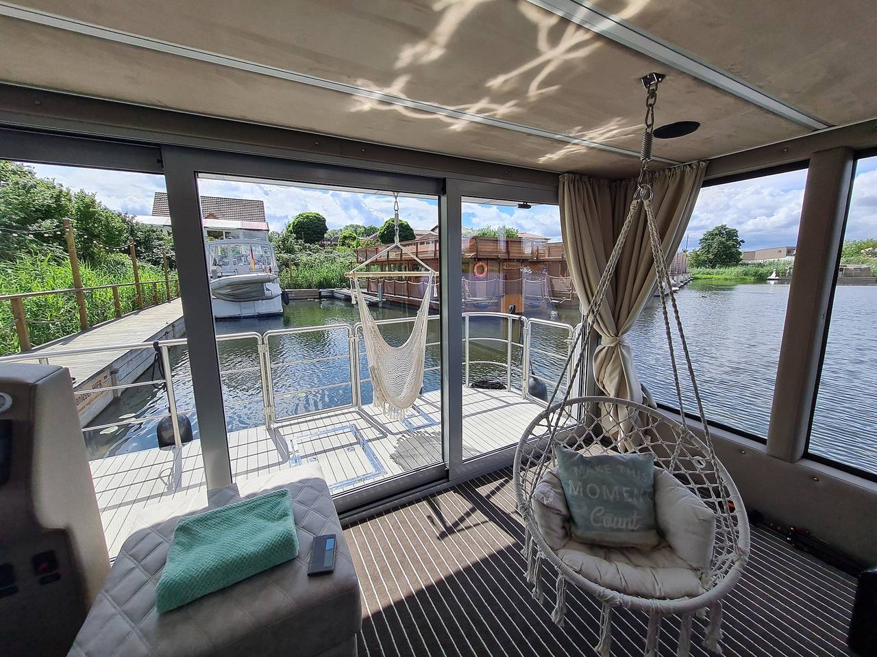 Hausboot 'Hafensuite in Templin Uckermark' mit Seeblick, Wlan und Klimaanlage in Templin, Barnimerland Region