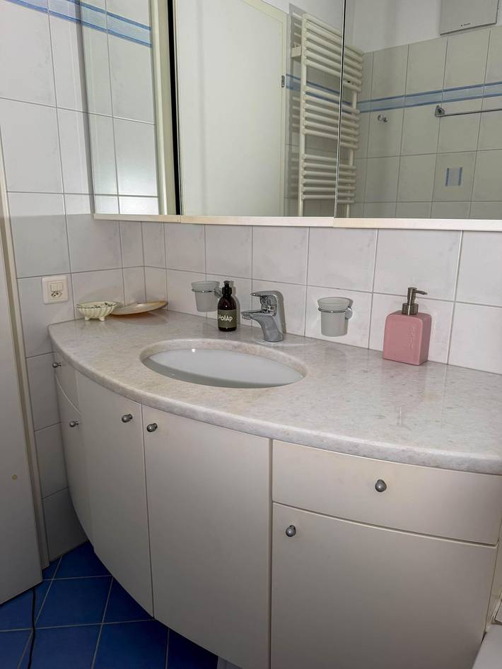 Ferienwohnung für 4 Personen, mit Pool und Ausblick sowie Seeblick und Balkon in Gambarogno