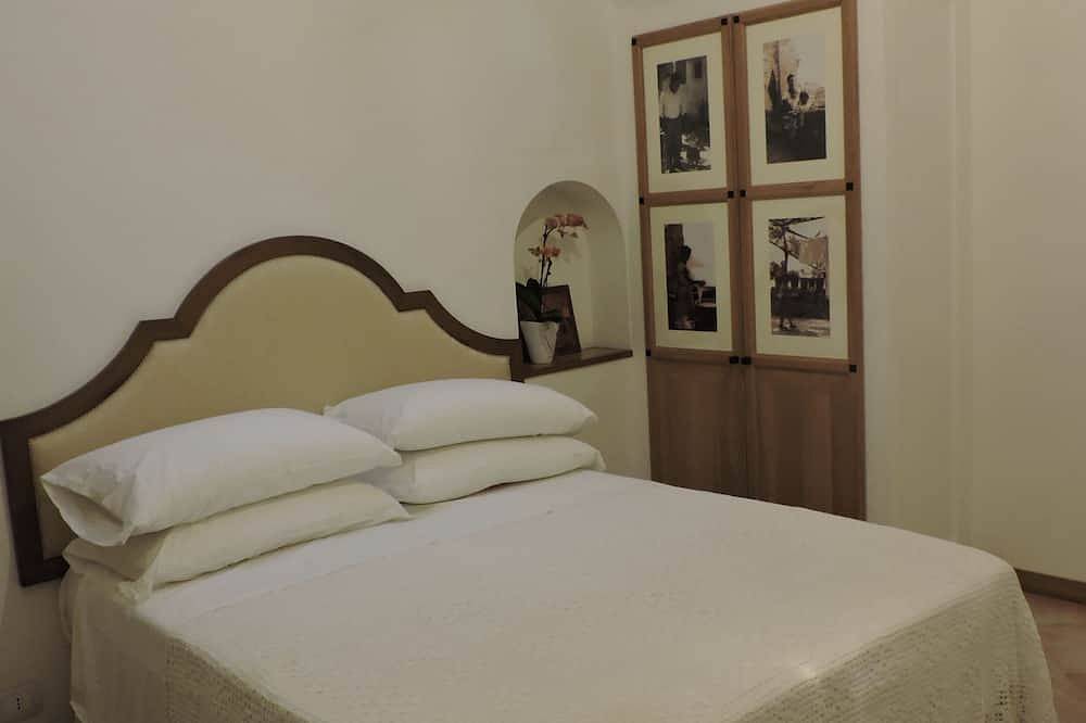 Entire apartment, Newly Renovated Home With Stunning Views in Positano, Sorrento Coast