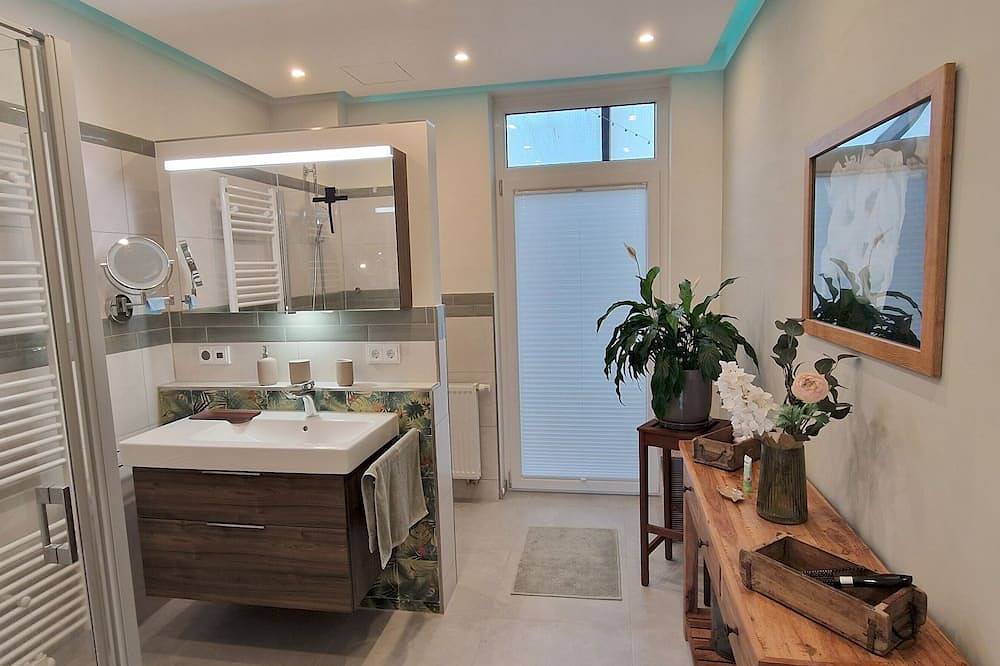 Ganze Wohnung, Charmante Ferienwohnung in Sehestedt, 2 Minuten vom Nord-Ostsee-Kanal in Sehestedt, Rendsburg-Eckernförde