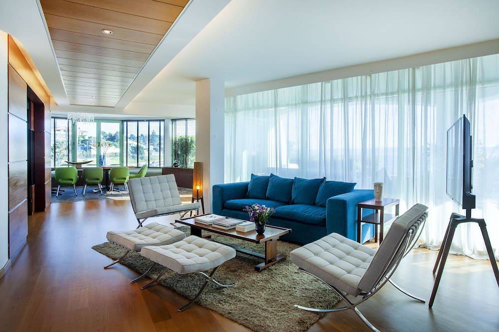 Apartamento inteiro, Sea view Luxury Apart. in Condo, Garden, Beach, Pool, Lisbon area in Paço de Arcos, Costa de Lisboa