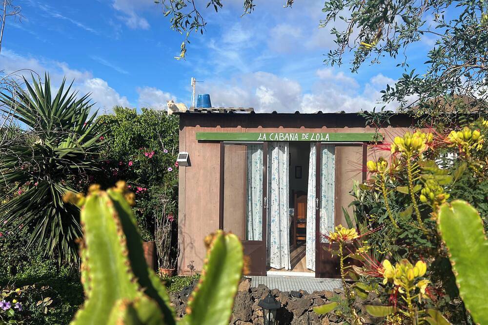 Stargaze at Lanzarote Accommodation: Unique experience in Cabaña de Lola in Mala, Haría