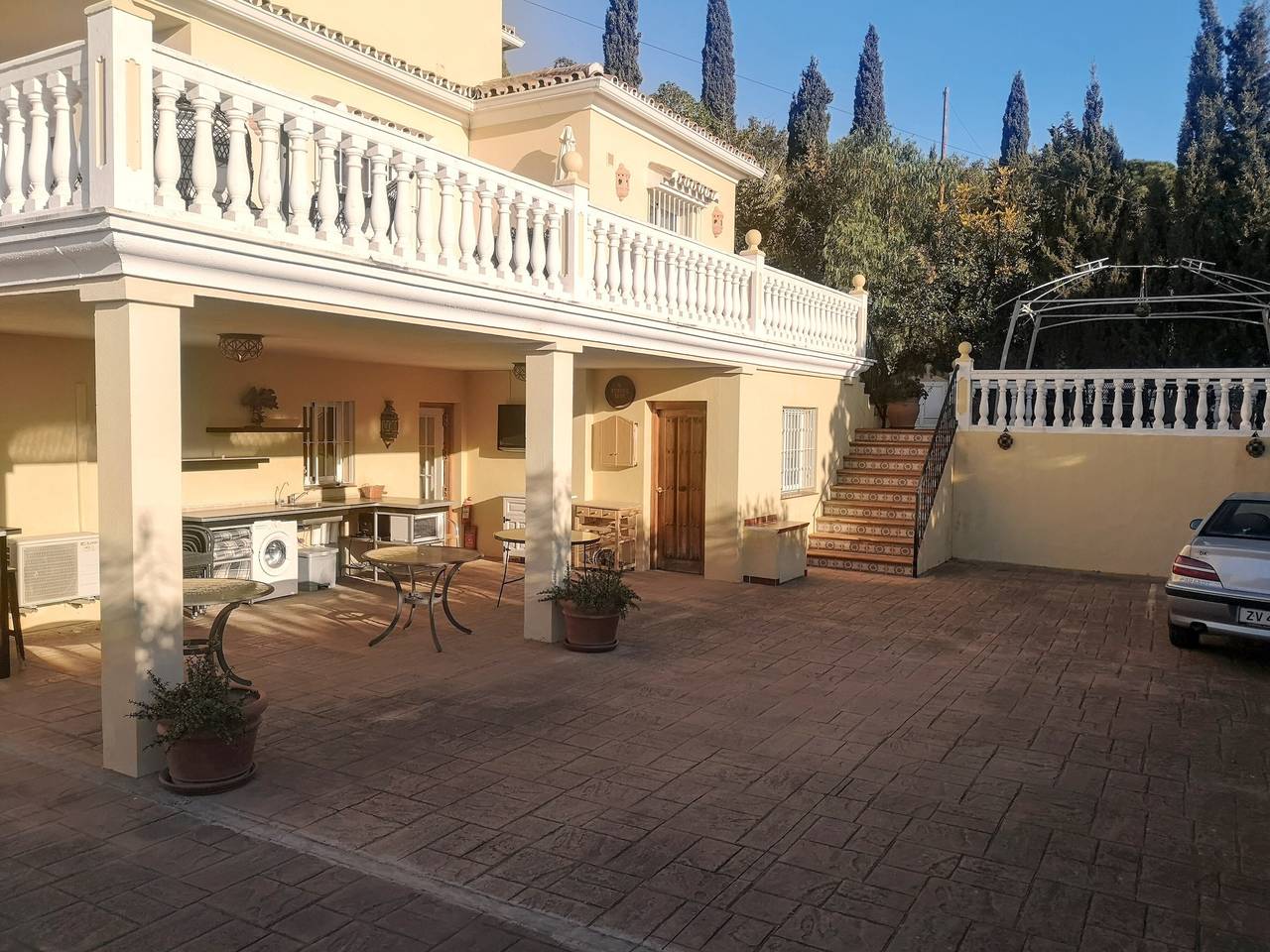 Entire studio, Studio Apartment "Roca Penthouse" with Sea View, Shared Pool & Wi-Fi in Estepona, Costa del Sol