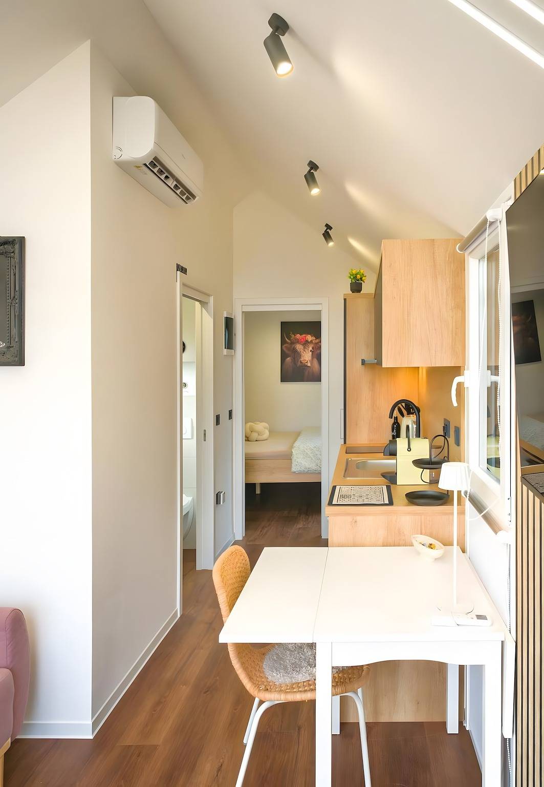 Ganze Ferienwohnung, Modernes, helles Tiny Haus naturnah an den Weinreben mit eigener Terrasse in Efringen-Kirchen, Hochschwarzwald