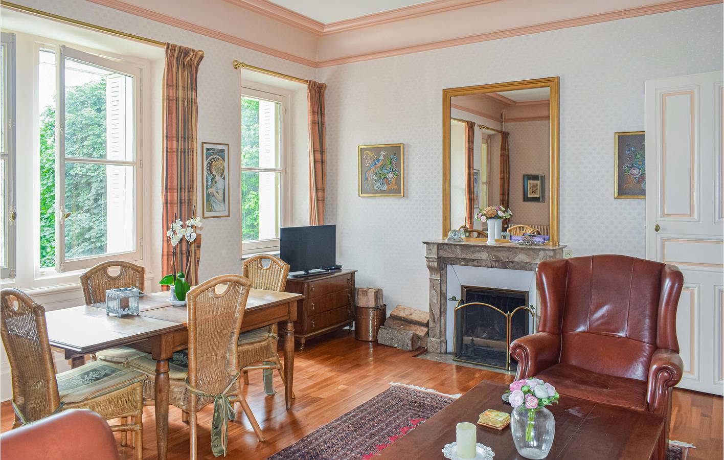 Appartement de vacances entier, Charmant apt avec piscine et jardin, 2km de la rivière, 2.5km de la ville in Ocquerre, Seine-et-Marne