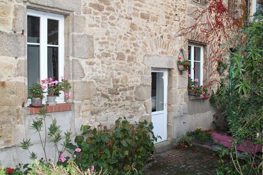 Entire apartment, \"Le 37.2\" T1 apartment in quiet city center Pets welcome in Alençon, Alençon region