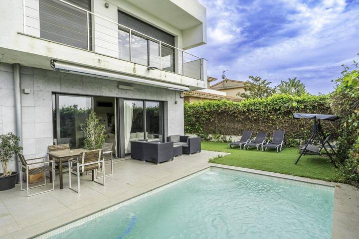 Casa rural para 6 personas, con piscina y jardín en Pineda de Mar